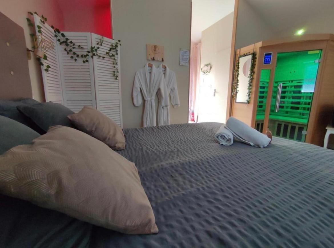 Le Cocoon D'Emy Bed & Breakfast Louvetot ภายนอก รูปภาพ