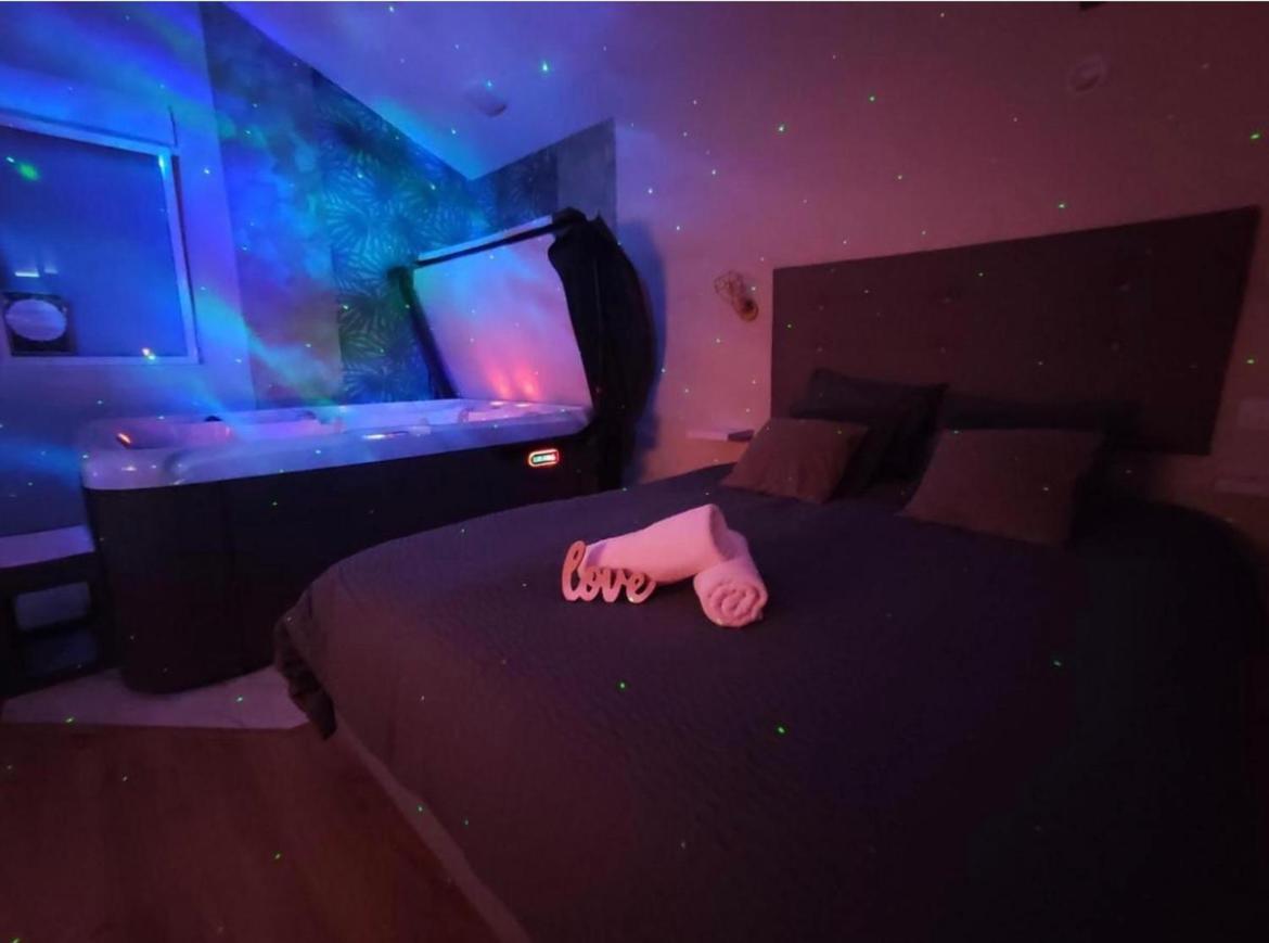 Le Cocoon D'Emy Bed & Breakfast Louvetot ภายนอก รูปภาพ