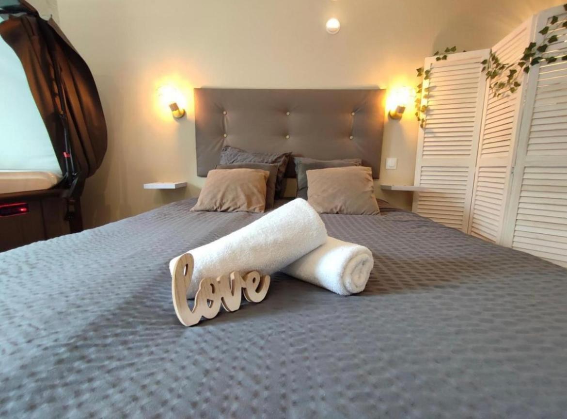 Le Cocoon D'Emy Bed & Breakfast Louvetot ภายนอก รูปภาพ